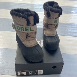 SOREL boots kids boys size 13 khaki with army green fleece lined with box